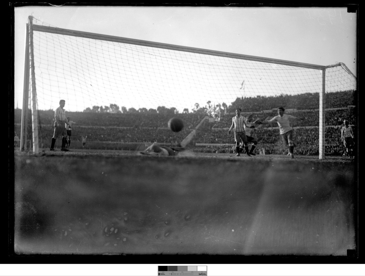 El cuarto gol uruguayo en la final de 1930 contra Argentina.