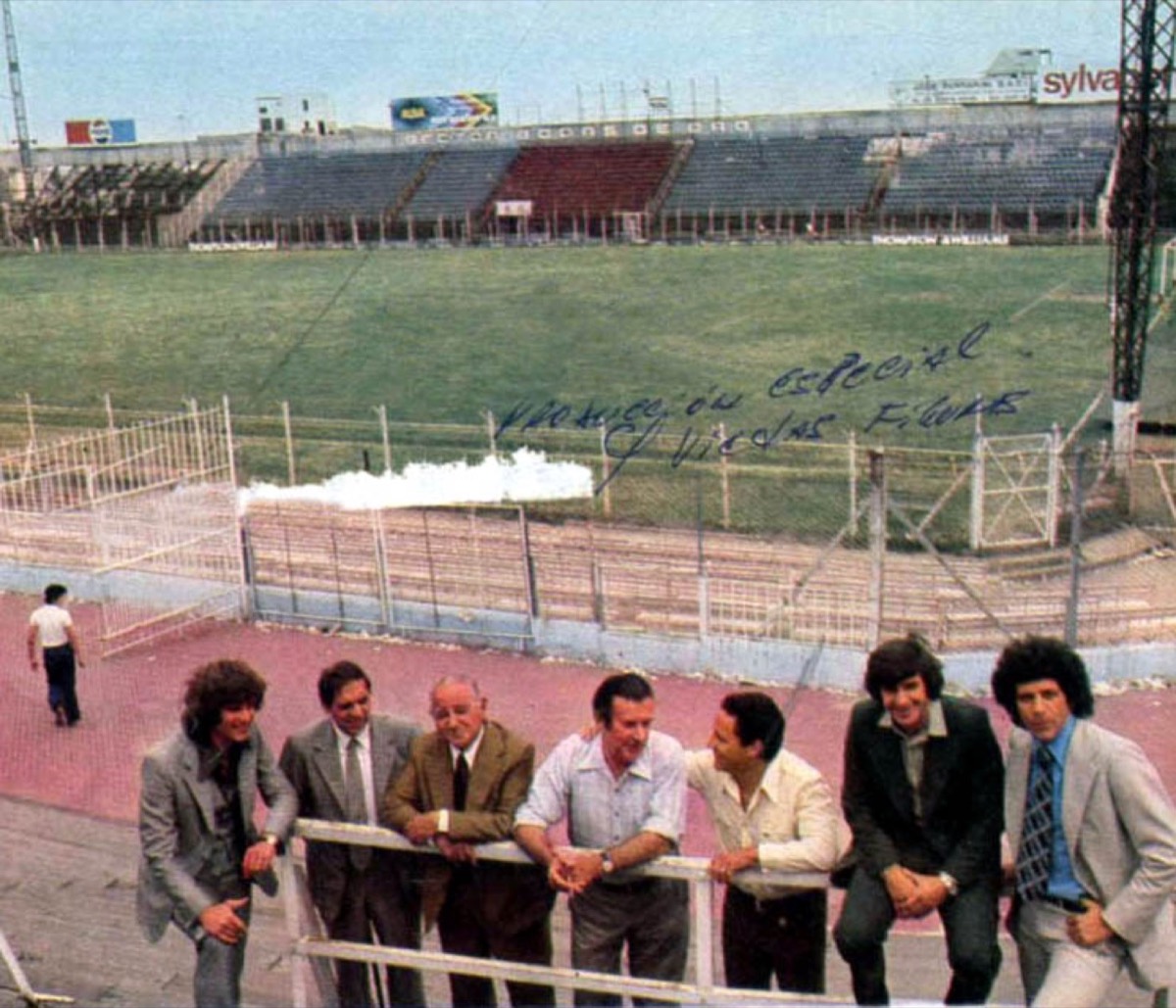 Exjugadores de San Lorenzo en el Gasómetro, meses después del cierre de 1979.