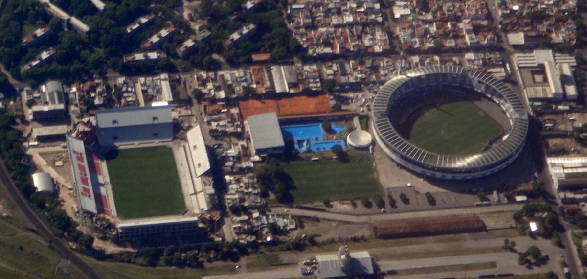 Las canchas de Independiente y Racing desde el aire, en Avellaneda.