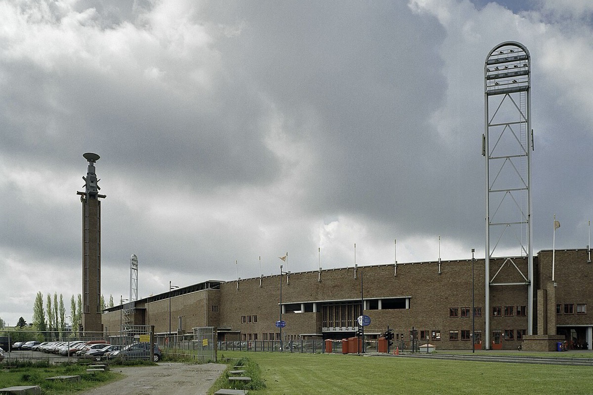 El Estadio Olímpico de Ámsterdam hoy, con la Torre del Maratón.