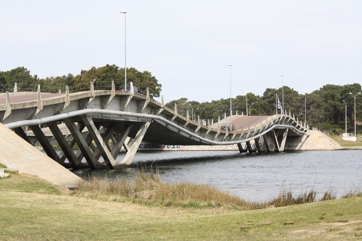 El puente de La Barra, sobre el arroyo Maldonado.